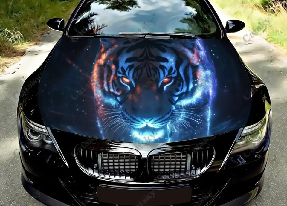 Tiger s modrým svetlom zvierat auto kapucň