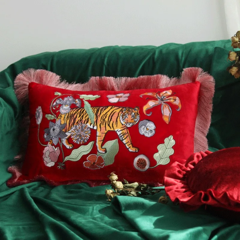 Tiger vankúš Luxusný červený zamatový výšivka vankúša dekoratívny vankúš pre pohovku 30x50cm džungľa flóra obývacia izba dekorácia
