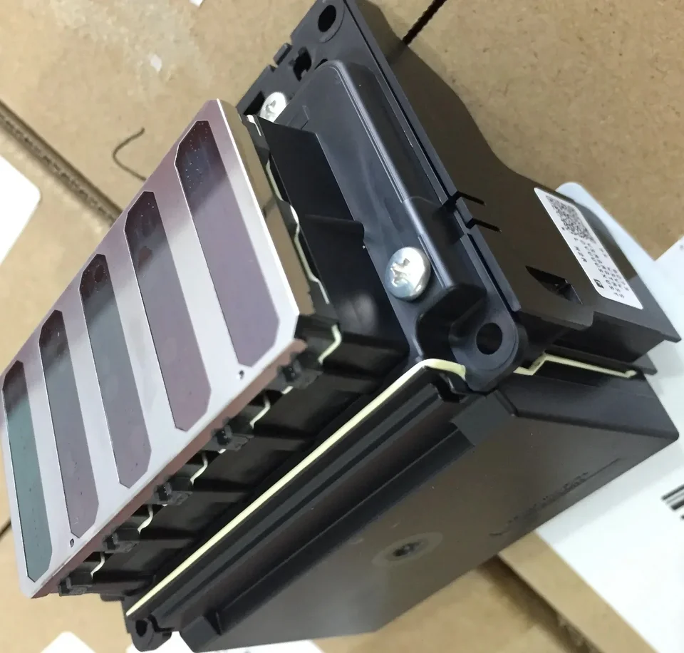 Tlačová hlava je vhodná pre EPSON SC-T3000 T5000 T7000 T3070 T5070 T7070 T3200 FA10000 T5200 T7200 T3070 FA10030
