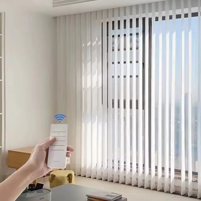 Továreň Direct Sale White Sheer Filtering Motorizovaný diaľkový ovládač Vertikálne vysnívané žalúzie pre okno od podlahy po strop