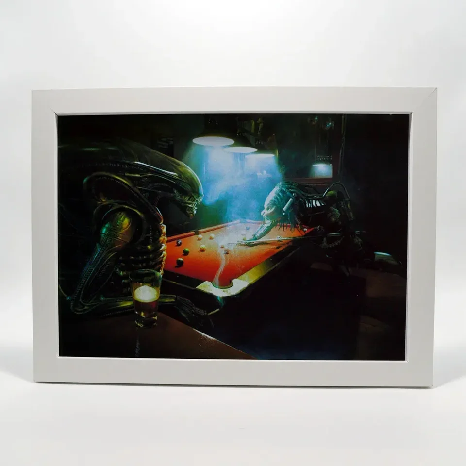 Transformujte svoju izbu s veľkým mimozemským vs Predatorom Play Billiard Art Plagát - jedinečný holografický vinylový nálepky nástenná maľba