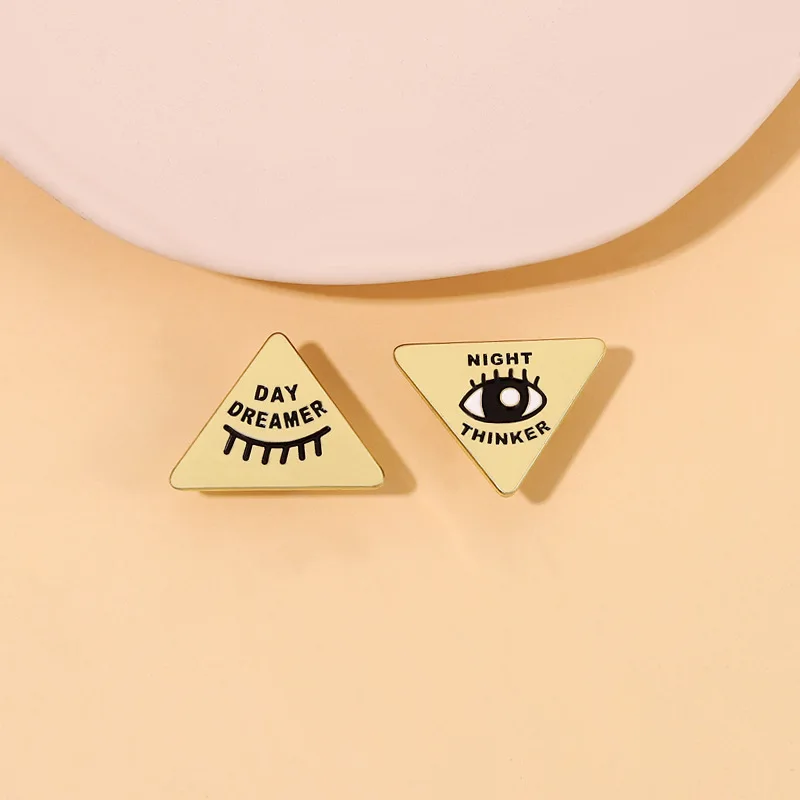 Triangle Gold Silver Color Smalt Pins Night Thinker Day Dreamer Lafe Badge pre batoh kovové šperky brošňa Doprava zdarma