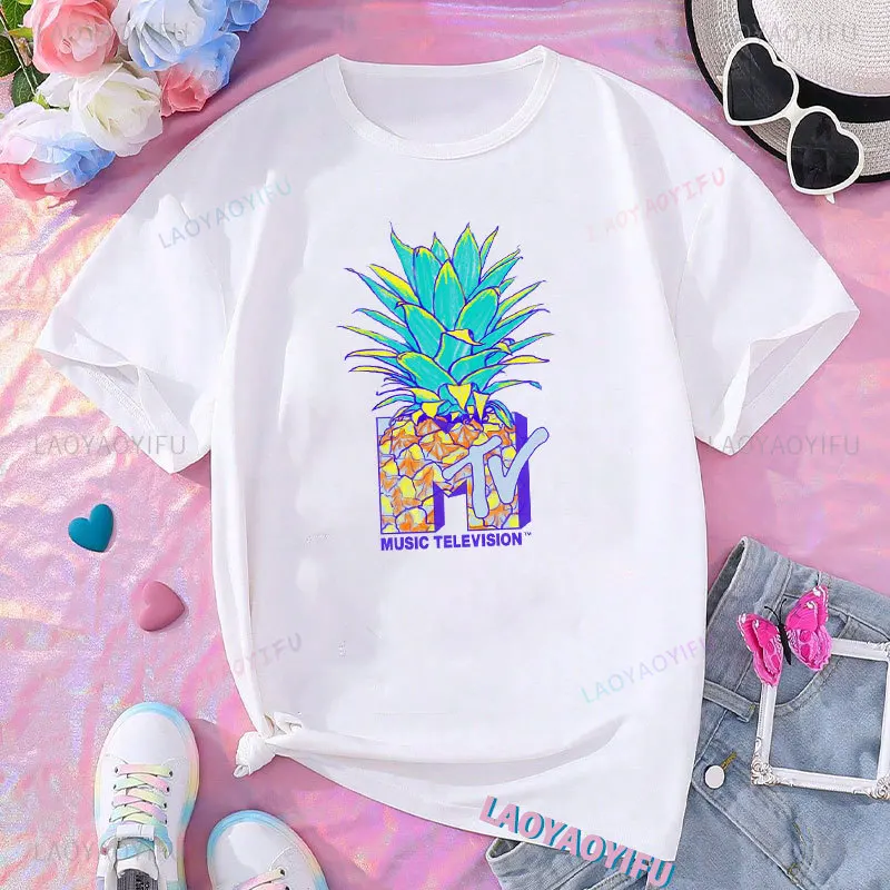 Tropical ananás MTV Catch A Wave MTV Surfer Logo Retro Woman Grafické tričko v predaji Men Tieň