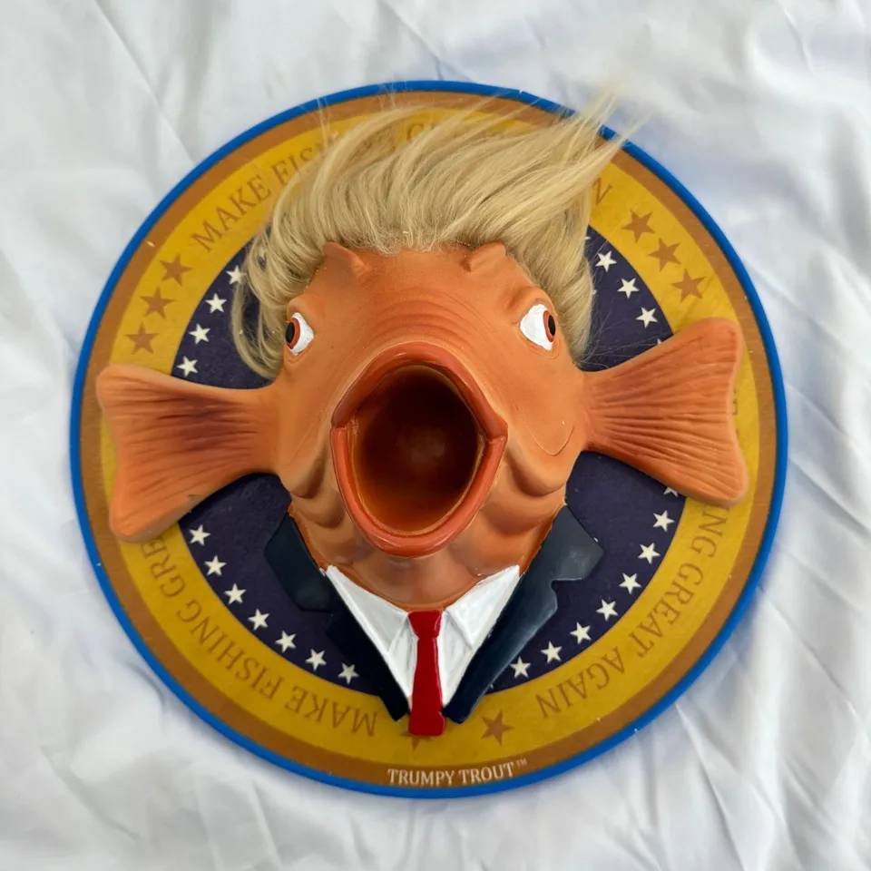 Trumpy pstruh Talking Fish so zábavnými animáciami a rečou s vysokou verziou |