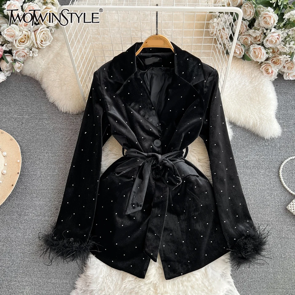 Twotwinstyle Chic Patchwork Feathers Blazer pre ženy vopred golier s dlhým rukávom zostrihané šnurované šnurované zamatové kabáty Žena KJA515653