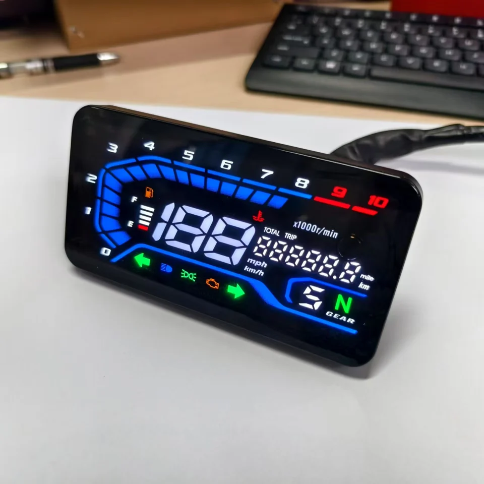 Universal 12V LED vodotesný digitálny digitálny motocykel otáčok modifiku