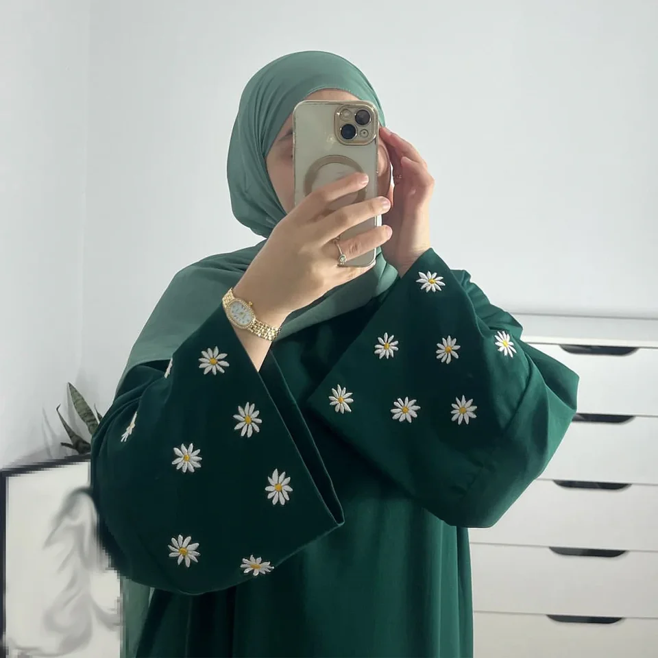 Uzavreté abaya dubaj Daisy výšivka moslimské ženy šaty skromné ​​islamské oblečenie Elegantné turecké šaty ramadan eid kaftan leto