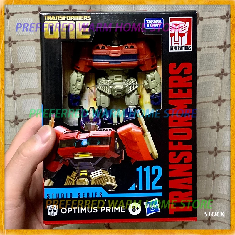 V zásobných transformátoroch One Optimus Prime SS112 Studio Series Collectible Deformation Action Model Hračky Darčeky pochádzajú