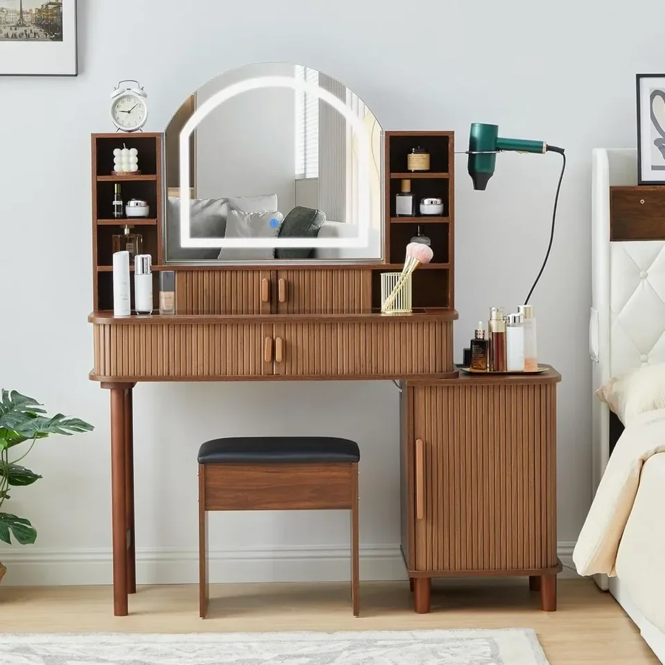 Vanity Desk Set so zrkadlom a LED svetlami, kĺzané posuvné dvere, sklenený stolový stolík s nabíjacou stanicou, 2 zásuvky