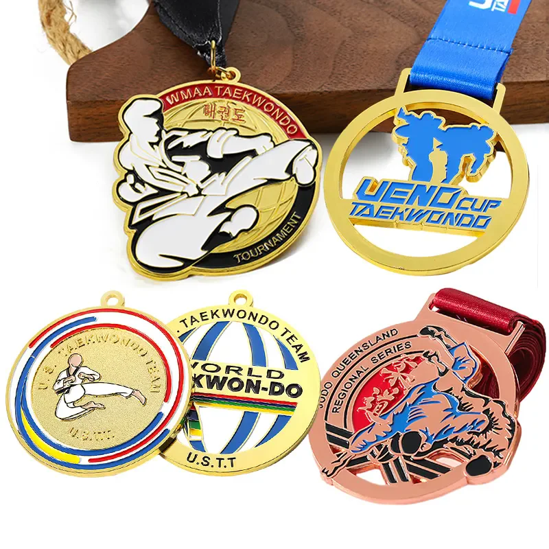 Veľkoobchod Marathon Judo Prispôsobený dizajn loga Sports Gold Metal Prispôsobený akrylový slepý medailu Výrobca medaily