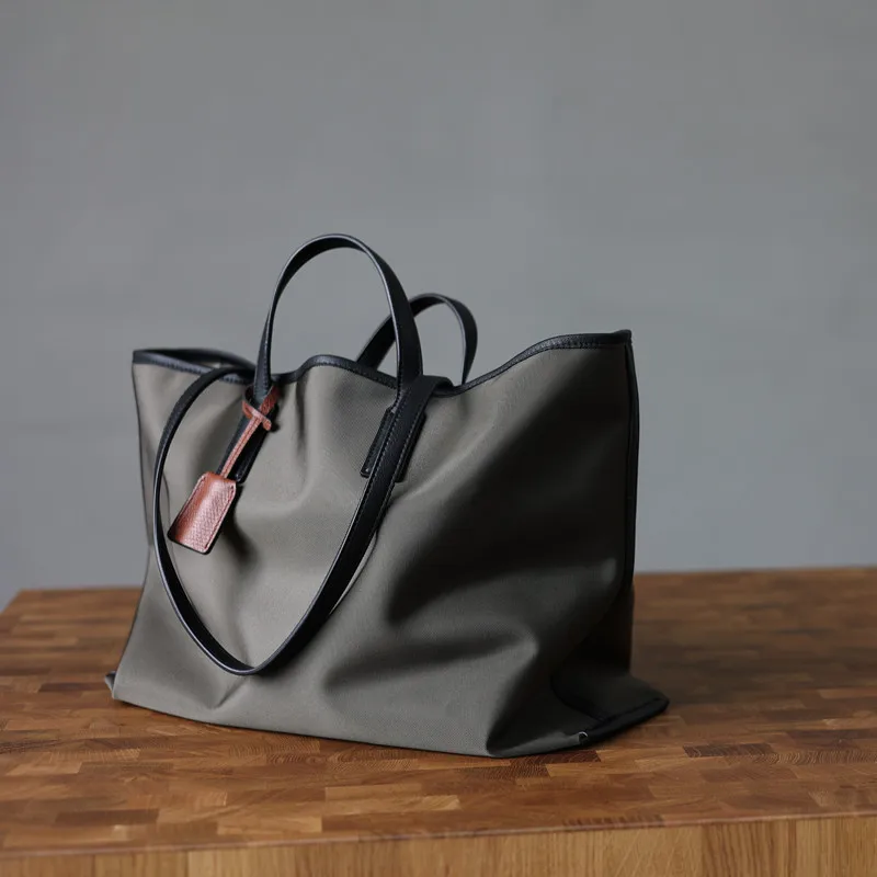 Veľká kapacita tote Praktická a odolná taška na ramená nylonu s nylonom so skutočnými módnymi taškami pre kravy