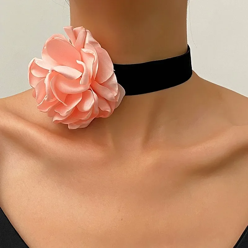 Veľký kvetinový náhrdelník Choker pre ženy nová móda čierna červená ružová modrá zamatový ružový náhrdelník ženský elegantný golierový večierok šperky