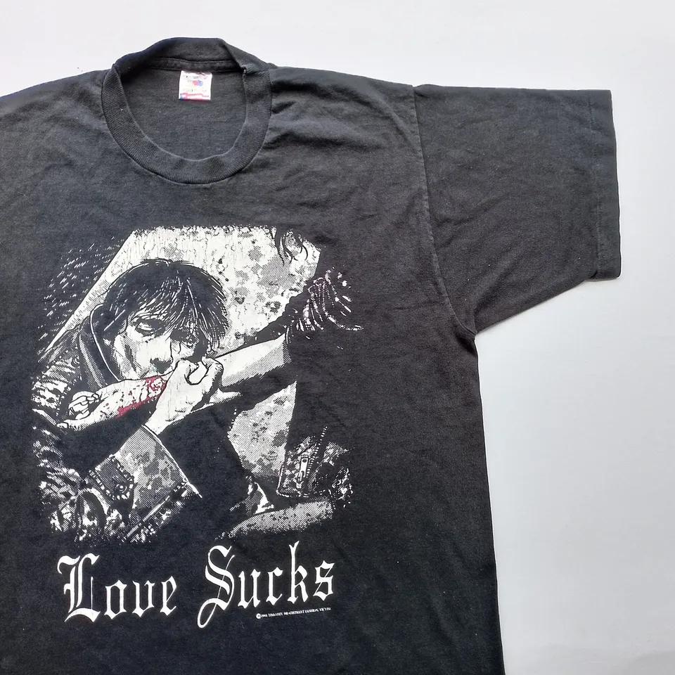 Vintage 1994 Vampire Masquerade Love Suck T košele Veľkosť L (W 21 x L 29)