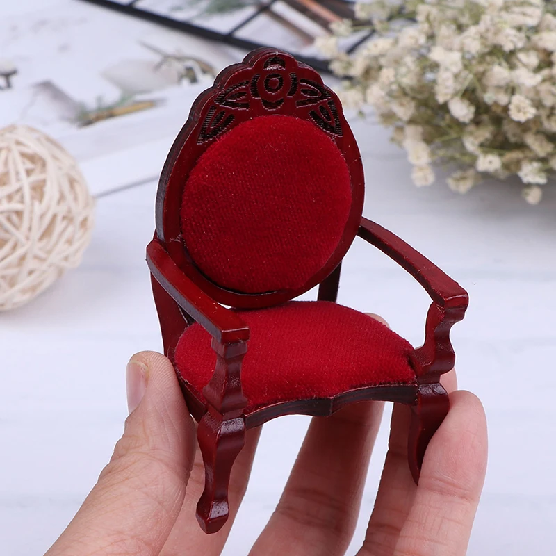 Vintage DIY dekorácia 1pc mini drevené vyrezávané broskyňové stoličky 1:12 Doll House nábytok doplnky