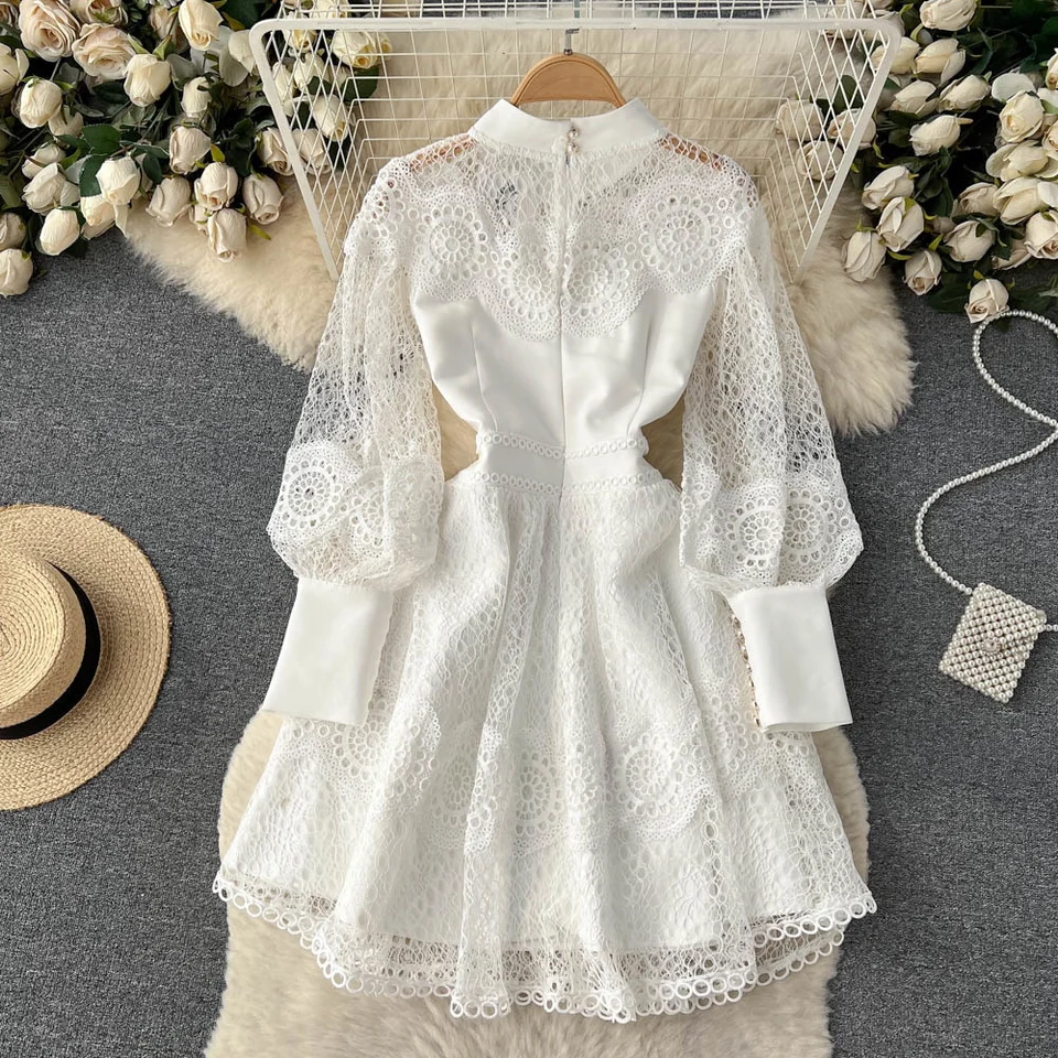 Vintage kvetinové vyšívanie dutiny, čipky, biele biele šaty Dámsky stojan golier dlhé lampa rukávy perly gombíky večierky Vestidos