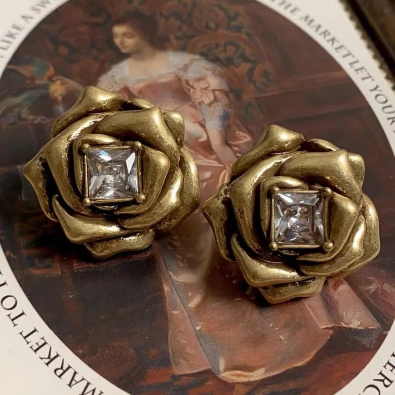 Vintage moderné elegantné vynikajúce kvetinové náušnice Dámske Sladké stredoveké jednoduché všestranné náušnice Darčekové doplnky na párty