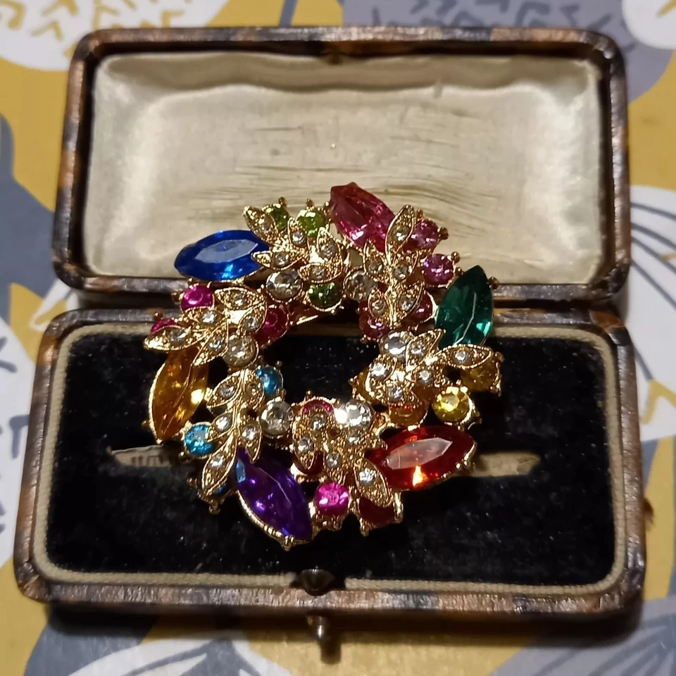 Vintage štýl vynikajúce špičkové ženy Men muž garland kvetinové kryštály brošňy Luxusné kamienko Shining kvetinové pin korzety