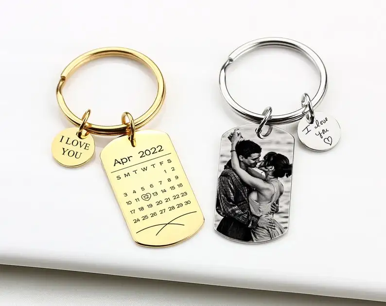 Vlastný dátum kalendár Keyring z nehrdzavejúcej ocele Prispôsobený počiatočná fotografia Klávesový darček pre neho jej rodinná párty 2024