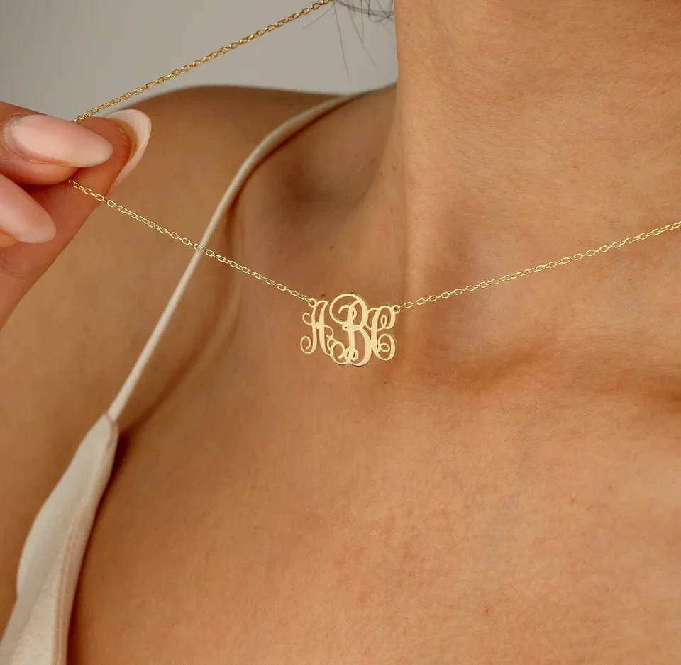 Vlastný list monogram náhrdelník Dámske dievča šperky z nehrdzavejúcej ocele Zlato farba Personalizované iniciály Monogram prívesok Náhrdelník