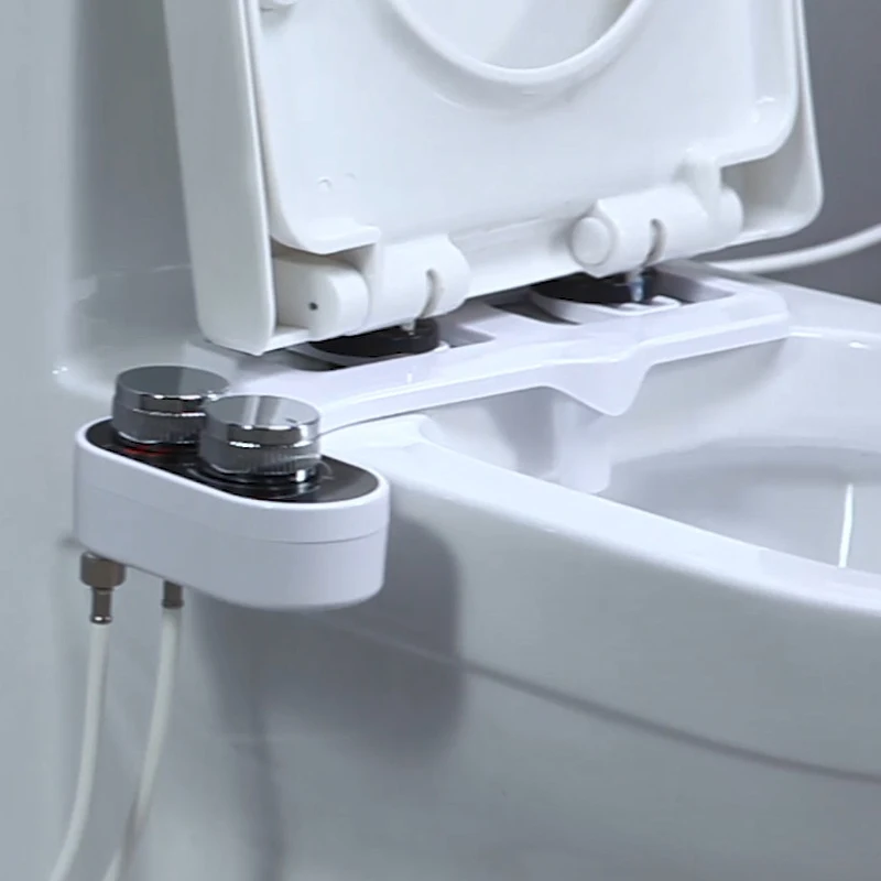 Voda nastaviteľná bránka na toaletné sedadlá Neelektrické inteligentné pripevnenie Bidet Self Cleaning Dvojitá dýza Horúce a studené telo