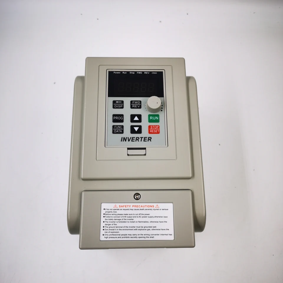 Vodný čerpadlo ventilátora regulátor rýchlosti motora Frekvenčného prevodníka jednofázového vstupu a trojfázového výstupu 1,5 kW/2,2 kW/4KW 220V
