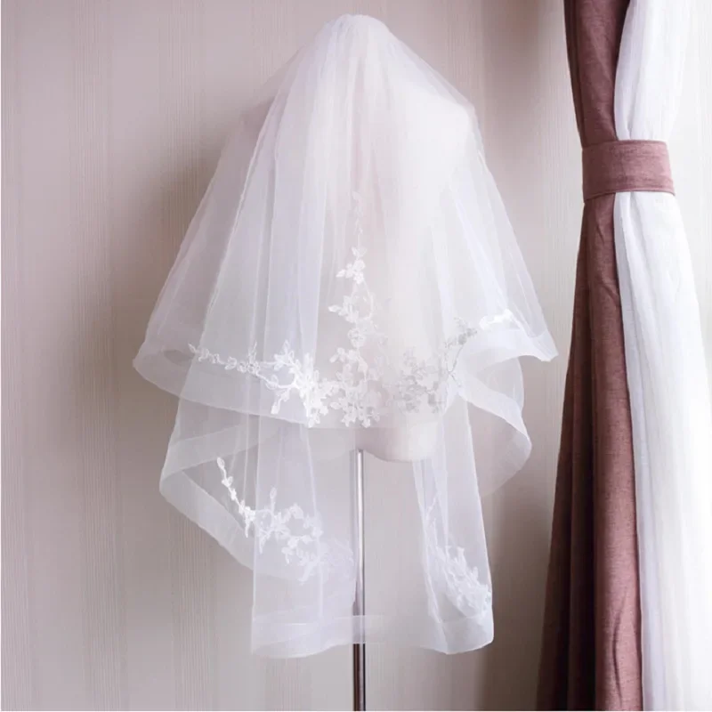 Voile Mariage Lace Edge Short Slonoviny Hrebeň Dve vrstvy Týľ Svadobný závoj lacné svadobné doplnky