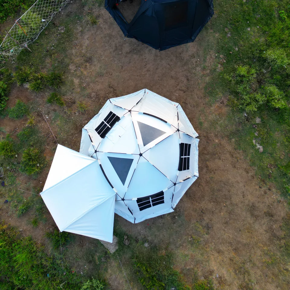 Vonkajší hotel nepremokavé plátno glamping luxusný priehľadný kupolový stan na predaj