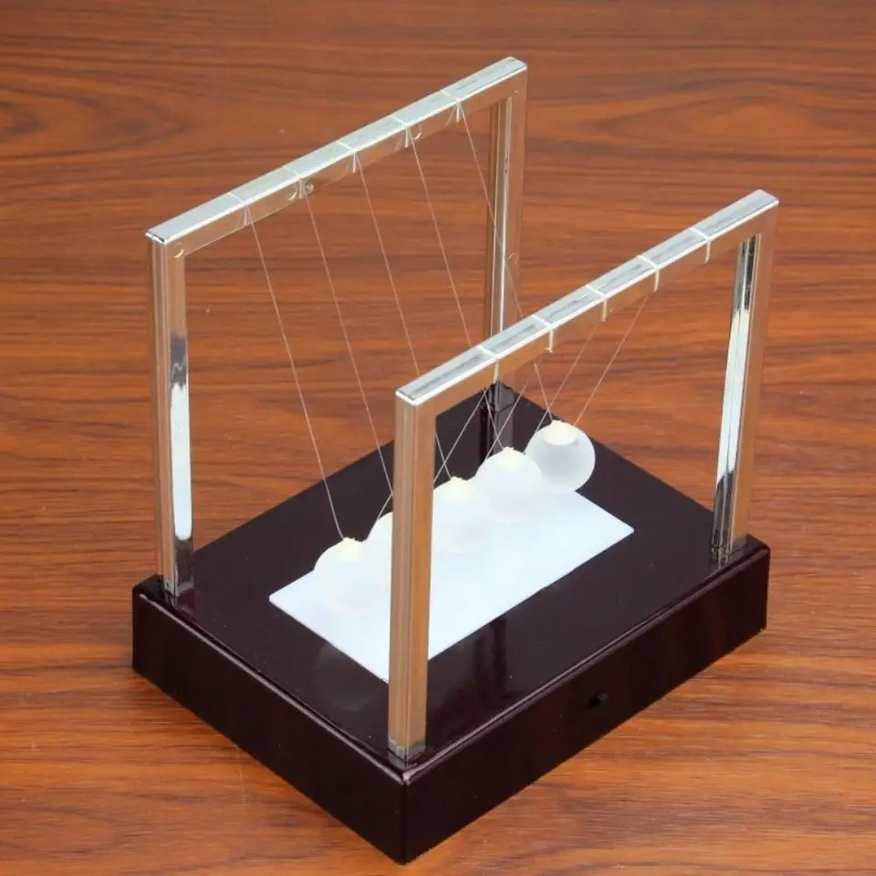 Vtipný štvorcový tvar žiariaci rovnováha kyvadlové kyvadlo zafarbené jedinečné nárazník guľa Swinging Luminous Science Swing Toy Gift