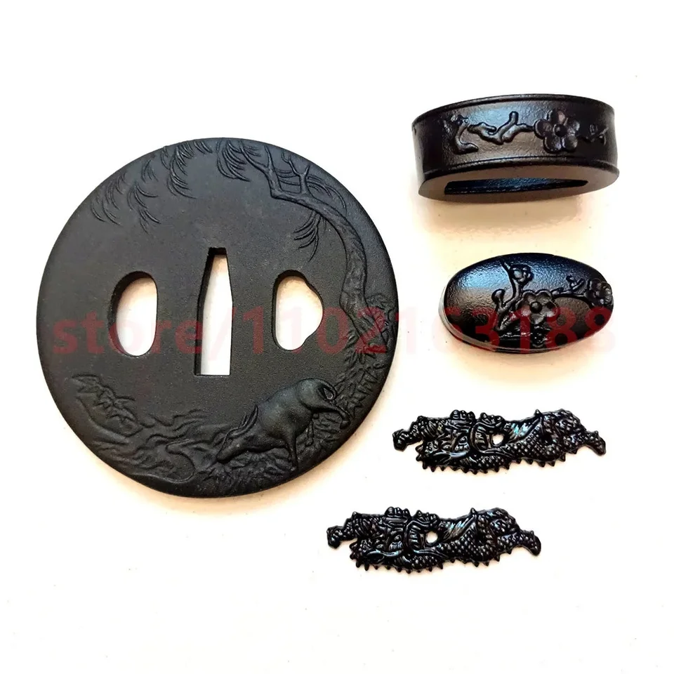 Vysoko kvalitná oceľ Tsuba Handguard Guard Iron Fuchi Kashira menuki pre japonské skutočné Japonsko Samurai Katana Sword Darty