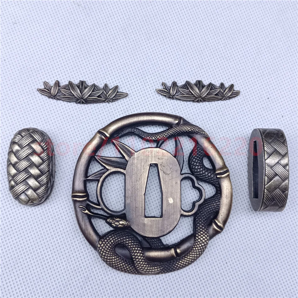 Vysoko kvalitná zliatina Tsuba Handguard Guard Fuchi Kashira menuki pre skutočné Japonsko