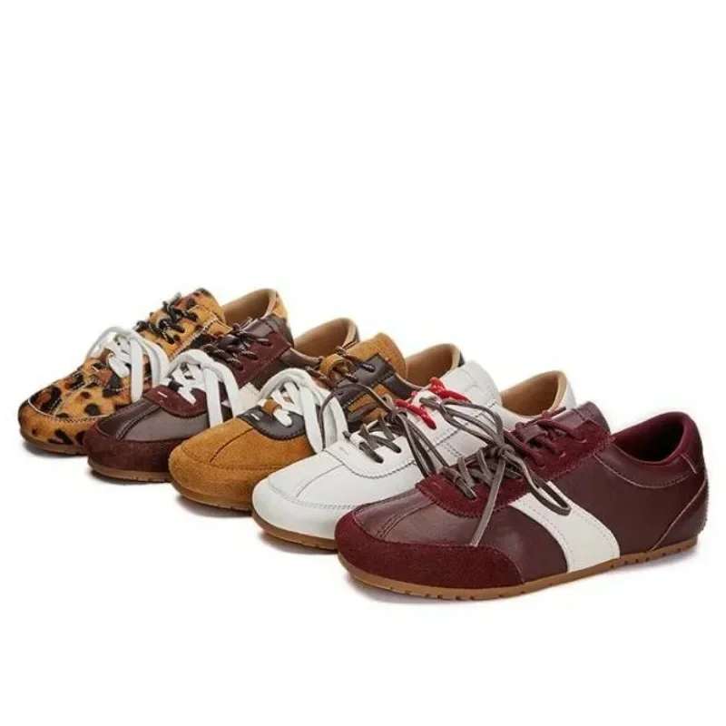 Vysoko kvalitné nemecké výcvikové topánky Ženská koža 2025 NOVÝ Spring Flat Sneakers Dámy Príležitostné Forrest Gump topánky Ženy