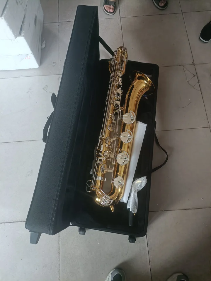 Vysoko kvalitný barytón E plochý saxofón Nový príchod mosadz čierny nikel pokovovaný Sax Musical Instruments s náustkom