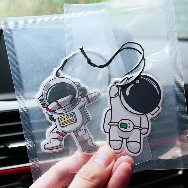 Vôňa automobilu roztomilý karikatúra astronauut auto spätné zrkadlo zavesenie parfumy kus tvorivého auta Interiérový výzdoba prívesok