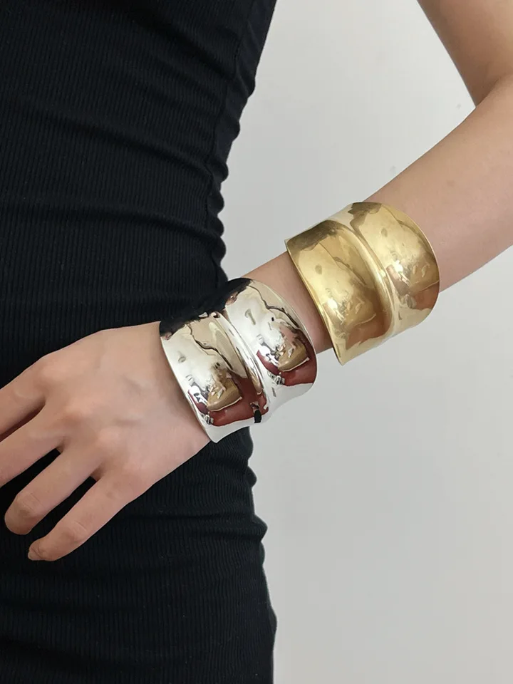 Xialuoke Hyperbol Vintage Brushed Metal Cuff pre ženy Punk štýl osobnosť osobnosť šperky cestovné párty darček