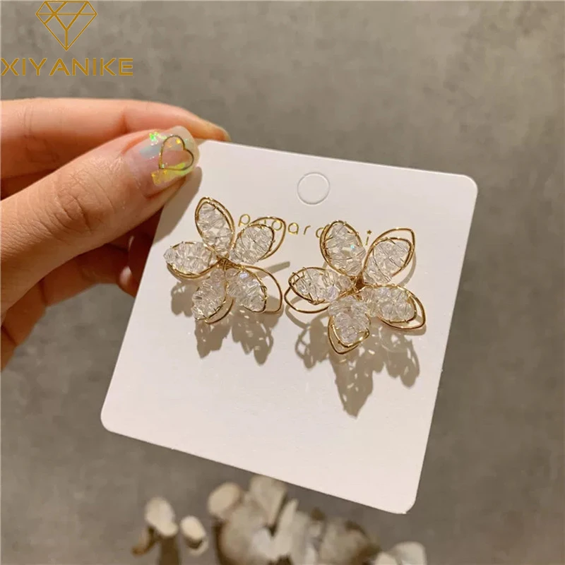 Xiyanike Kórejský nový príchod sladké krištáľové dovolenkové kvetinové náušnice pre ženy Elegantné elegantné darčeky Oorbellen Bijoux Party
