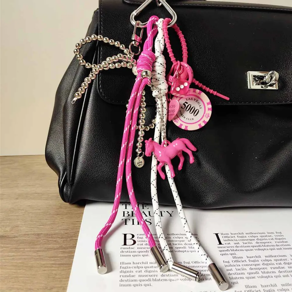 Y2K Pink Jetton Keychain zdobený strieborným lukom kocky koňa kľúča reťaz dievčenský taška