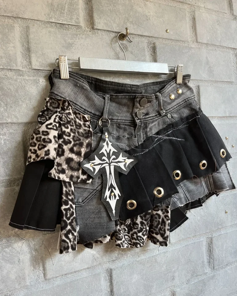 Y2K Street Punk Trend Girl Leopard Tlač denim sexy krátka sukňa Hip-hop American Autumn New Slim Butt-pokrývajúca sukňu pre ženy
