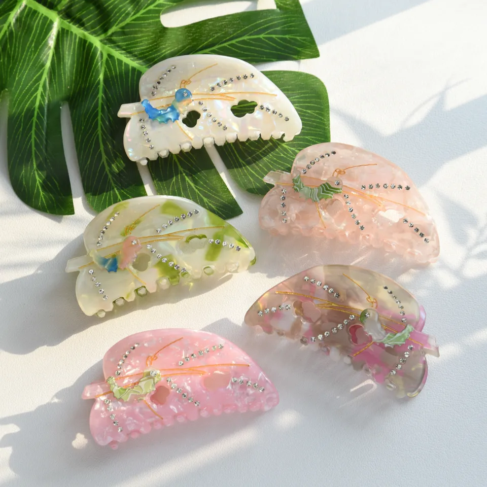 YHJ Funny Caterpillar Lists Hair Claw Acryl Claw Clip Creative Letná rastlina krab Hiar klip Trendy vlasové doplnky pre ženy
