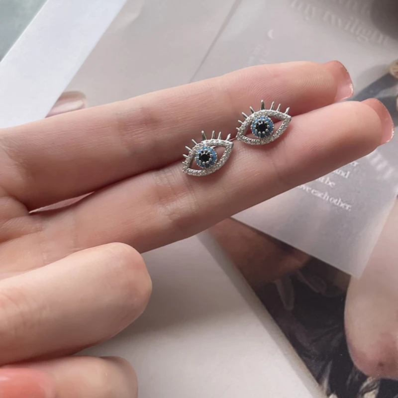 Yiluocd 925 Sterling strieborný zirkón Blue Evil Eye Stud náušnice pre ženy jednoduché démonové oči Piercing šperky Nový rok darček