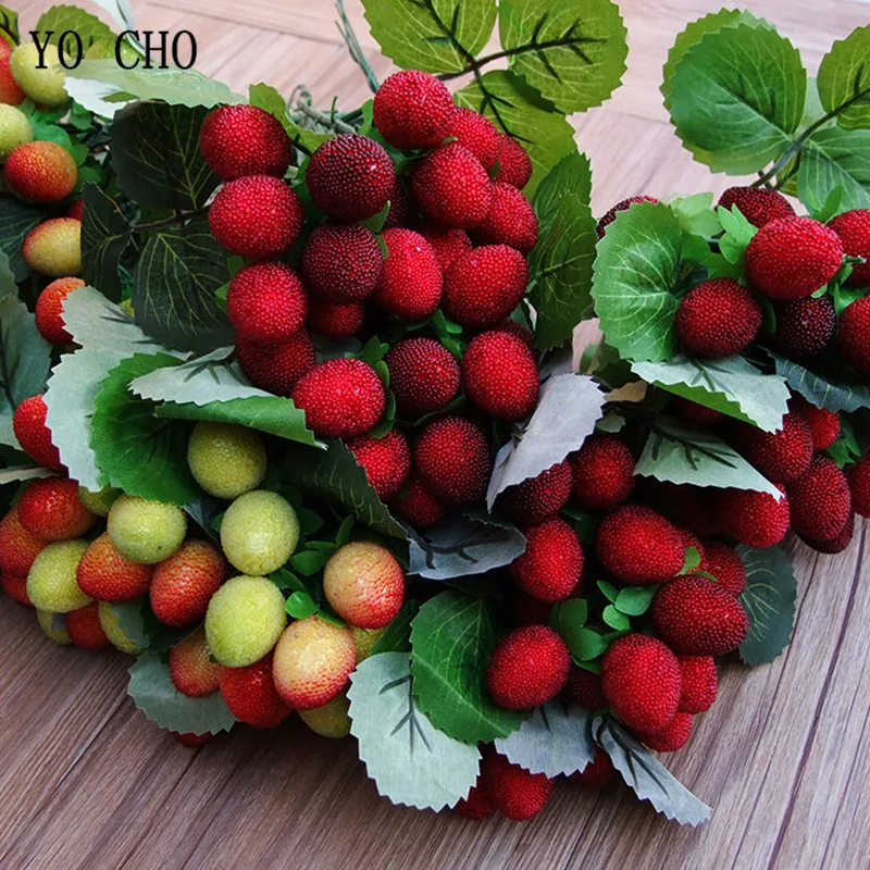 Yo Cho Vysoko kvalitný 9 hláv Red Strawberry Branch Umelá dekorácia plastová ovocná dekorácia pre domácu vianočnú večierok falošné rastliny