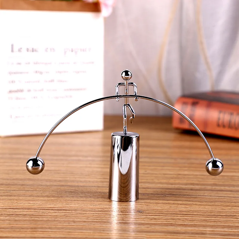 Z nehrdzavejúcej ocele Ball Ball Newton Pendulum Weerlifter guľa Swing Hmotnica Zdvíhanie malých železných mužov malé ozdoby Domáce dekorácie