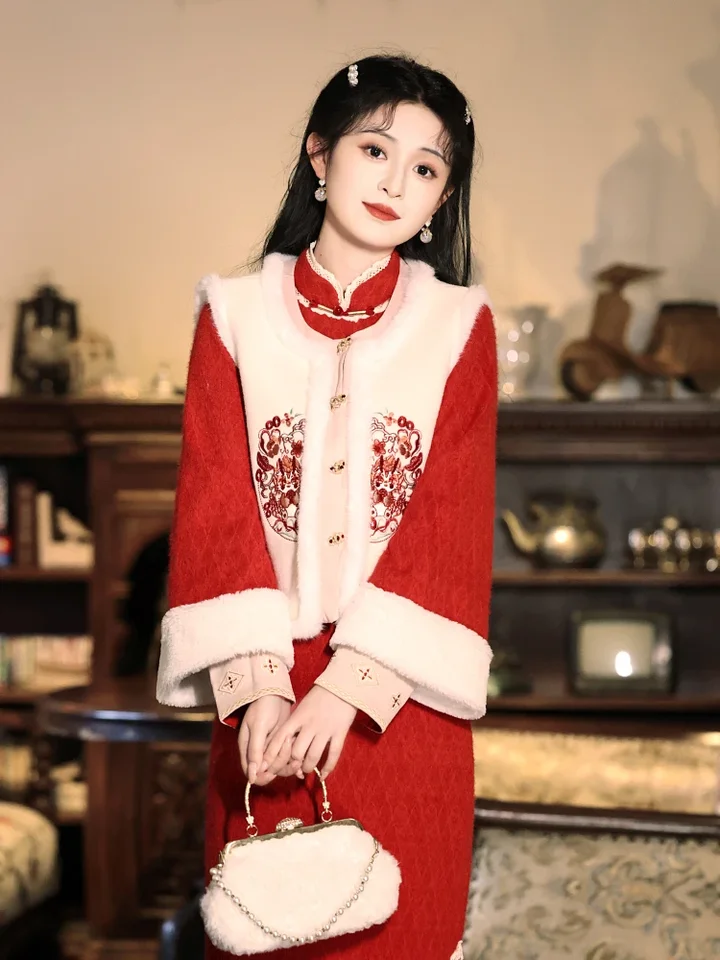 Zahustená červená cheongsam 2024 zimný rok hadího vesty set jarný festival novoročné šaty Nový rok Tang oblek hanfu