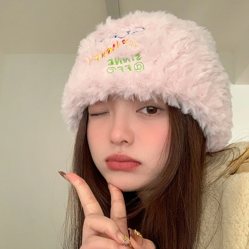 Zimné plyšové pletené čiapky Ženy Women Mastá farebný list Fluffy faux kožušinová čiapka Kórejská teplá ženská ochrana uší Caps kapota
