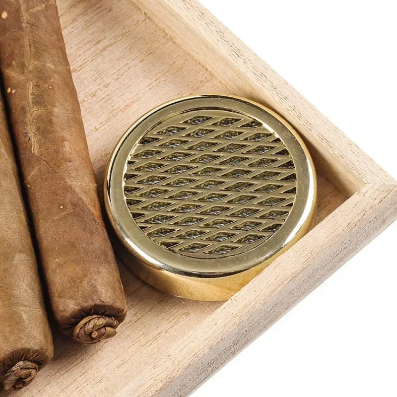 Zlaté čierne strieborné farby okrúhle plastový zvlhčovač cigarie