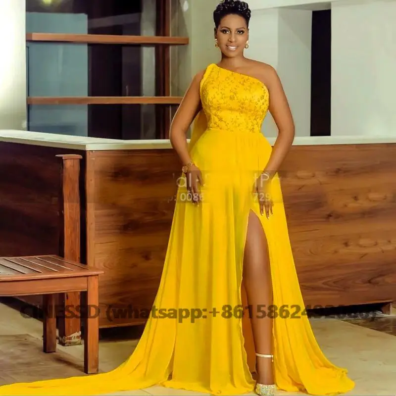 Zlatý žltý šifón A Line Evening Dresses s korálkami na bočné rozdelenie Long Sweet Vlak