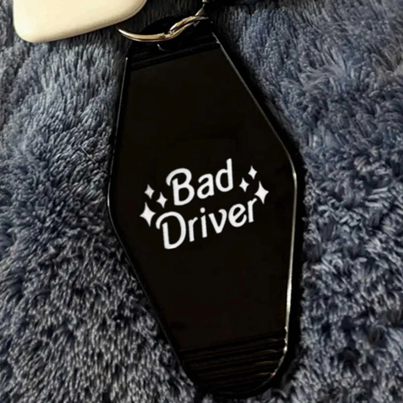 Zlý ovládač roztomilý hotel Keychain Keyring Tag Clay Chains TV Show Office Fanúšikovia Funny príslušenstvo Vlastné logo