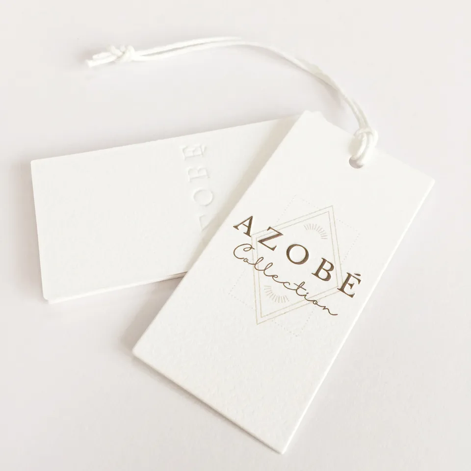 Značka značkového papiera zavesenie 4x8cm 600GSM Bavlnené textúrované papier s vyrazeným logovým odevným reťazcom Značka cena Veľkosť Značka