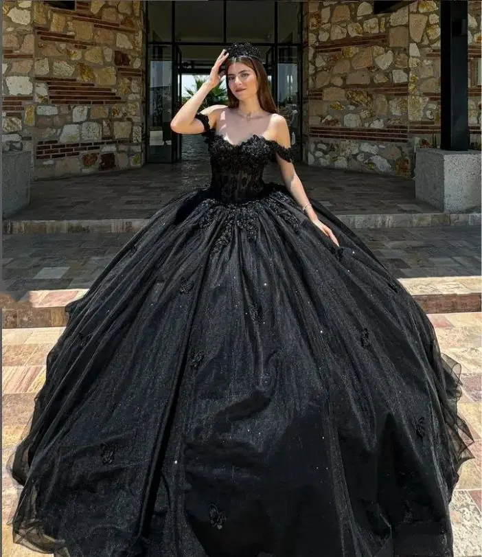 Zobratú princeznú vlastné šaty Quinceanera Cathedral Train Čierny remienok Poncho 3D kvetinový kvetinový korzet XV ročné šaty