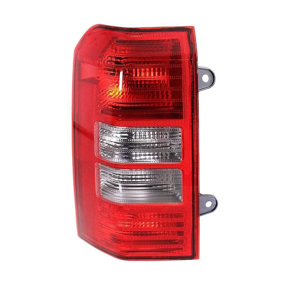 Zostava zadného žiarovky automobilu LH Halogénové zadné zadné svetlo pre Jeep Patrio 2.0L 2.4L 2008-2017 5160365AA/B/C/D/E/G
