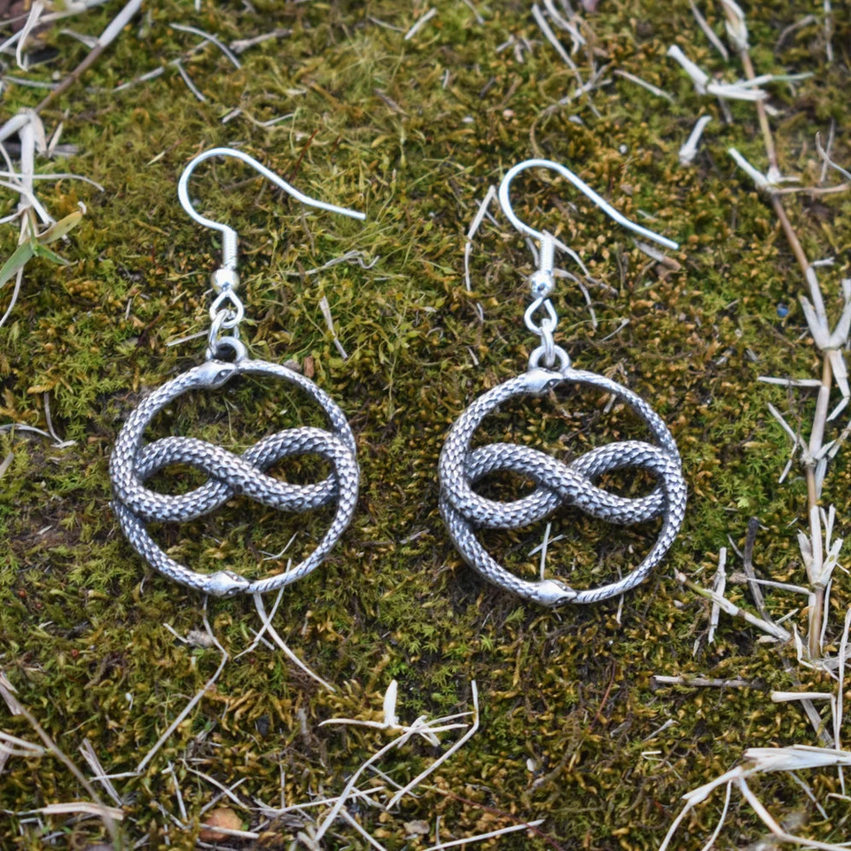 zviera Ouroboros prepletoval ženu Double Snake náušnice